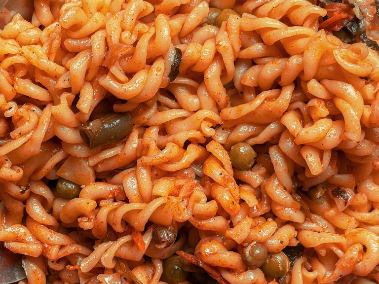 Macroni pasta with tomatoes sauce